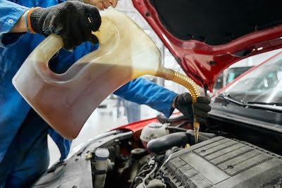 Austin mechanic performing an oil change service